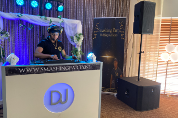 Wedding DJ met Booth
